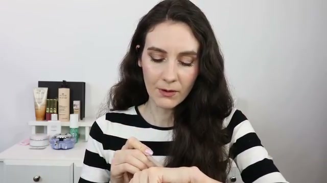 Lip Shape Defining Lip Liner