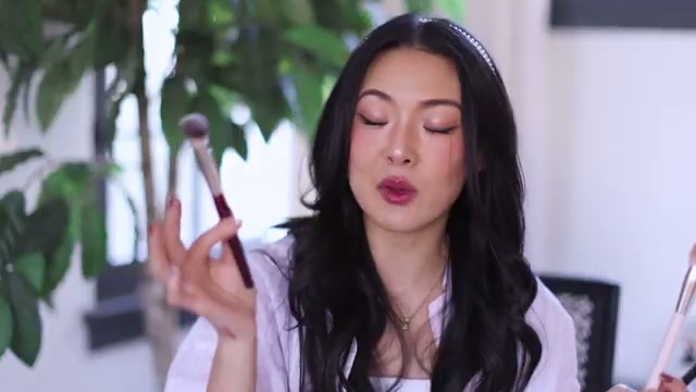 @frmheadtotoe reviewing BK Beauty 109 Brush at 27:00 in a YouTube Shorts video