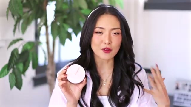 @frmheadtotoe reviewing JUNGSAEMMOOL Essential Skin Nuder Cushion at 02:36 in a YouTube Shorts video