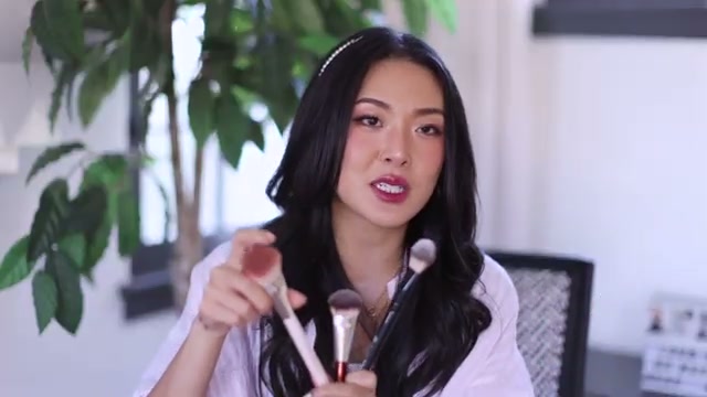 @frmheadtotoe reviewing Rare Beauty Blush Brush at 27:28 in a YouTube Shorts video