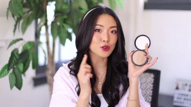 @frmheadtotoe reviewing Too Cool for School Art Class by Rodin Contour Powder at 05:12 in a YouTube Shorts video