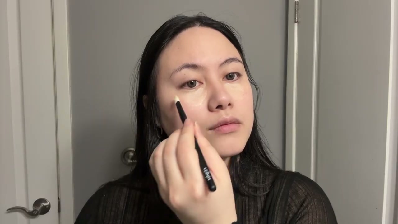 Prisme Libre Skin-Caring 24H Hydrating + Radiant + Correcting Creamy Concealer