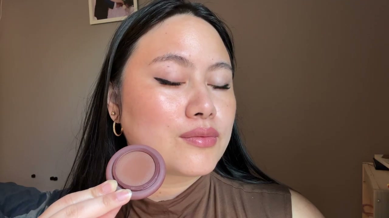 @girlythelazy reviewing Simihaze Skin Suede Melting Bronze Balm at 05:08 in a YouTube Shorts video