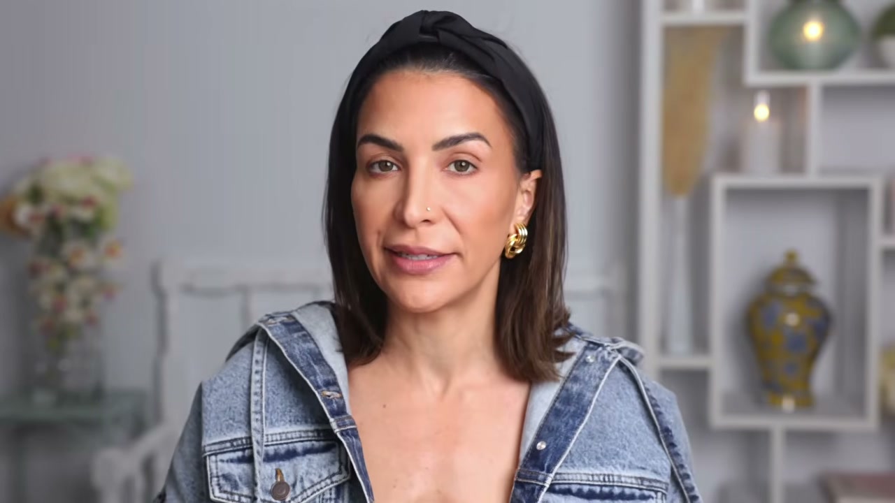 @glamgirlgabi reviewing e.l.f. Cosmetics Halo Glow Setting Powder at 15:26 in a YouTube Shorts video