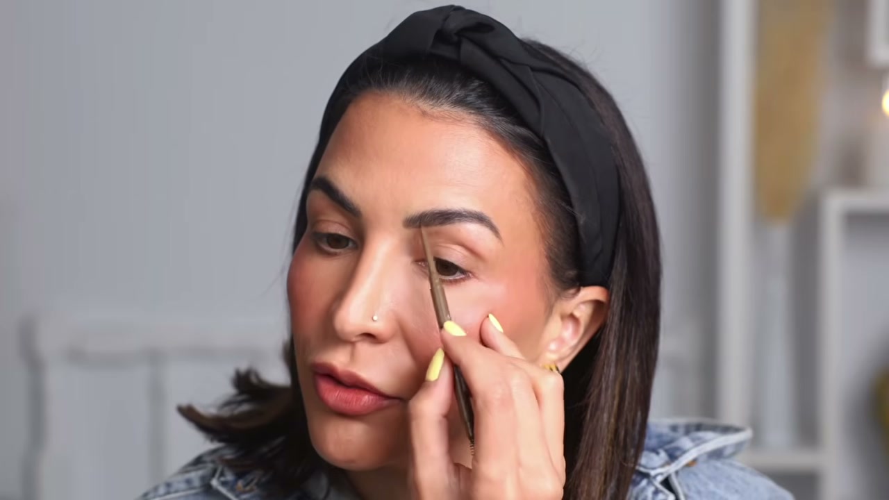 @glamgirlgabi reviewing e.l.f. Cosmetics Micro-Fine Brow Pencil at 19:48 in a YouTube Shorts video
