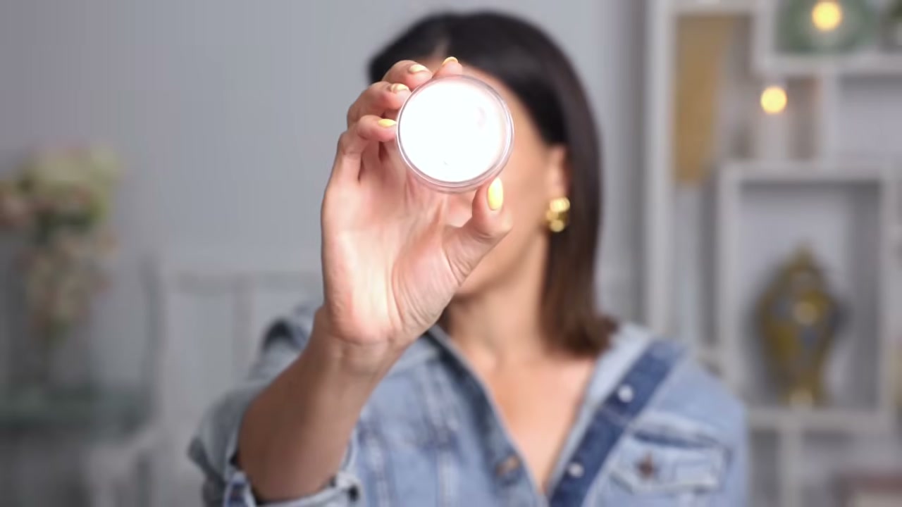 @glamgirlgabi reviewing e.l.f. Cosmetics Poreless Putty Primer at 04:07 in a YouTube Shorts video