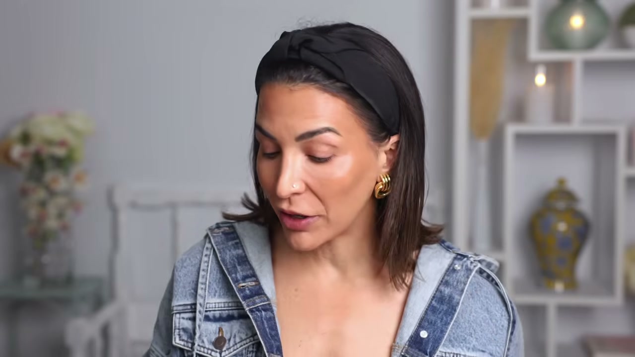 @glamgirlgabi reviewing e.l.f. Cosmetics Set It Bright Powder Quad at 13:56 in a YouTube Shorts video