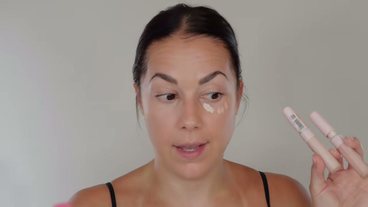 @glamourbylexi reviewing Essence Silky Blur Concealer at 09:36 in a YouTube Shorts video