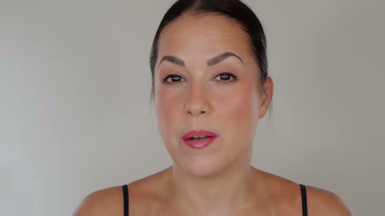 @glamourbylexi reviewing Fenty Beauty Shake N Play Blush at 19:26 in a YouTube Shorts video