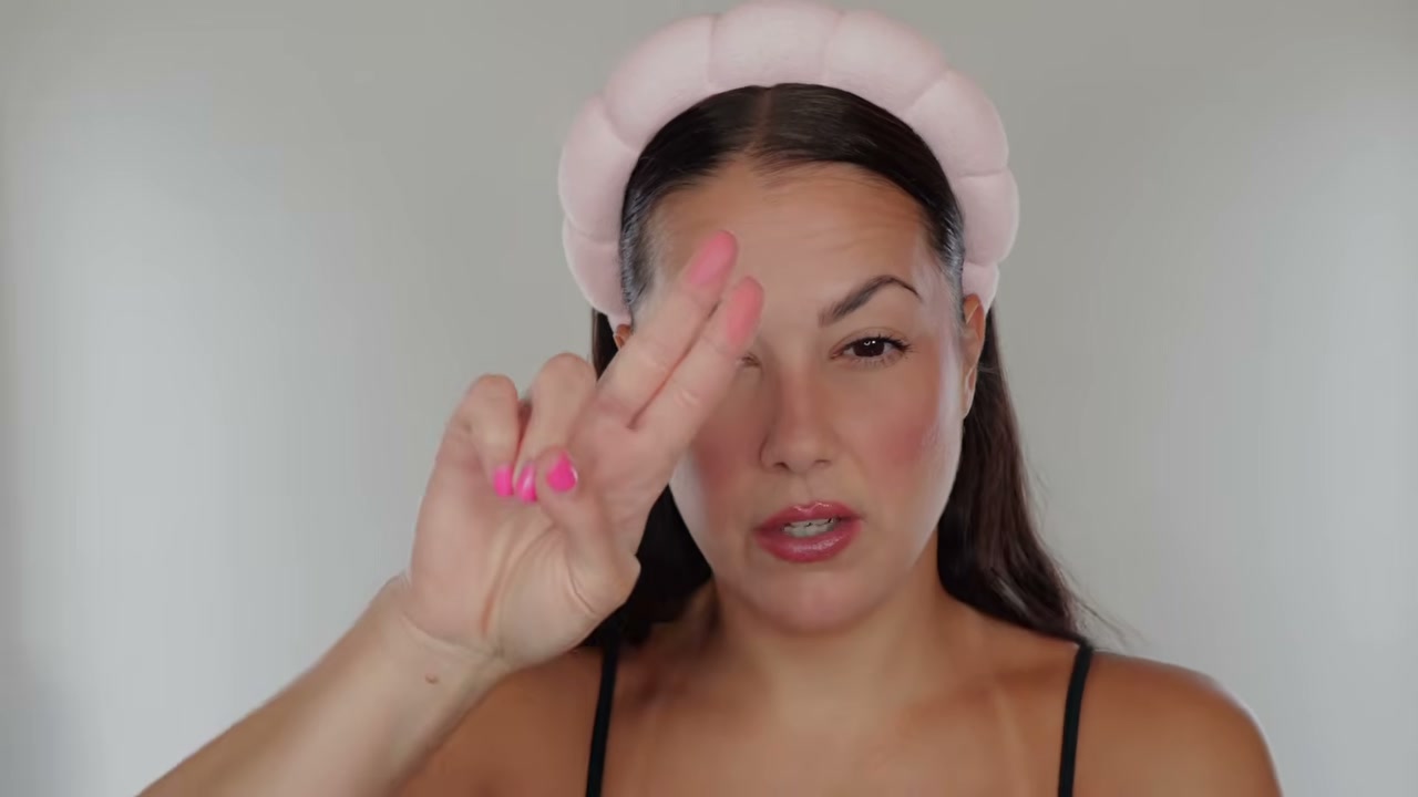 @glamourbylexi reviewing Hung Vanngo Beauty Velvet Blush at 20:59 in a YouTube Shorts video