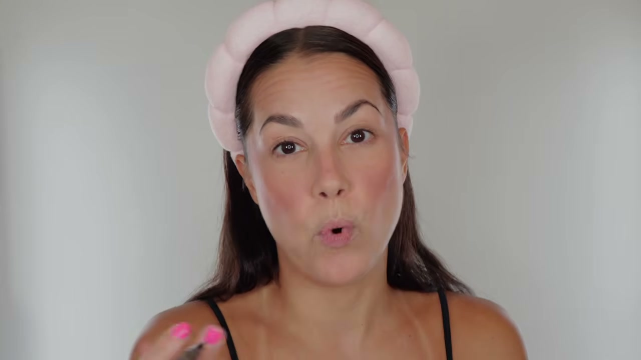 @glamourbylexi reviewing Judydoll Slim Liquid Eyeliner at 14:32 in a YouTube Shorts video