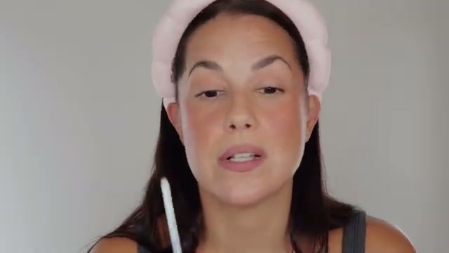 @glamourbylexi reviewing Kosas Hotliner at 12:54 in a YouTube Shorts video