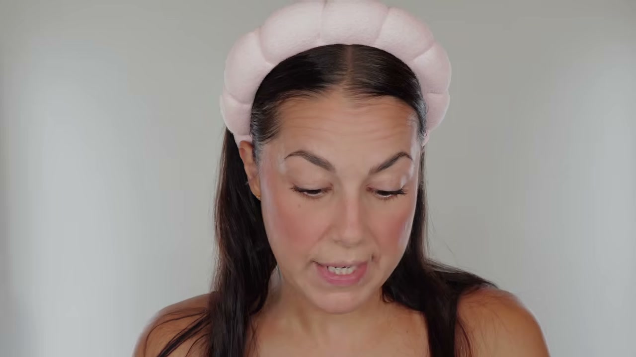 @glamourbylexi reviewing Kulfi Lassi Lips Liner at 15:27 in a YouTube Shorts video