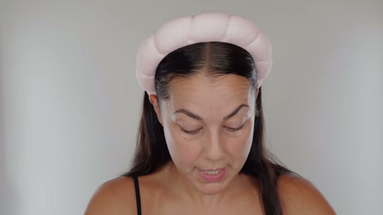 @glamourbylexi reviewing L'Oreal Paris Infallible Bronzer at 06:01 in a YouTube Shorts video