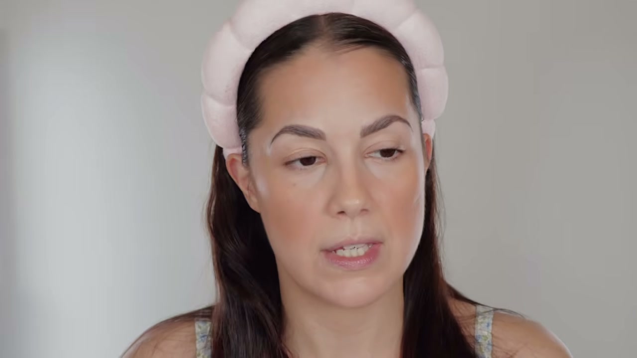 @glamourbylexi reviewing NYX Wonder Snatch Concealer at 12:47 in a YouTube Shorts video