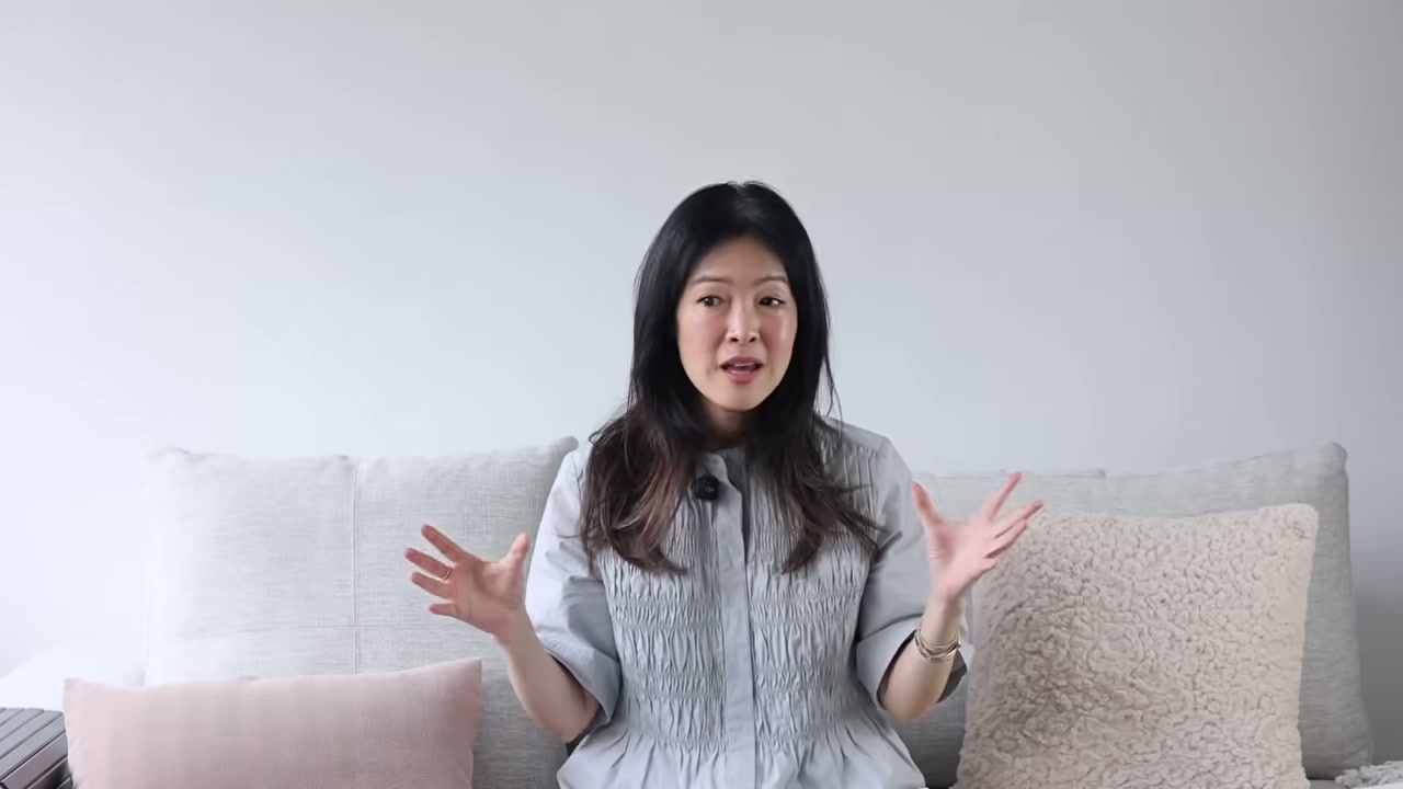 @gothamista reviewing Anillo Lime Sunday Refresh Shampoo at 21:16 in a YouTube Shorts video