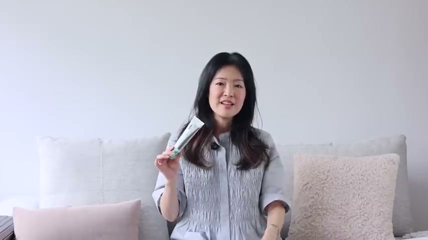 @gothamista reviewing Anua PDRN Hyaluronic Acid 100 Moisturizing Cream at 11:38 in a YouTube Shorts video