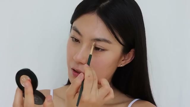 @haleykimaking reviewing Anastasia Beverly Hills Anastasia Beverly Hills Brow Powder Duo at 17:40 in a YouTube Shorts video