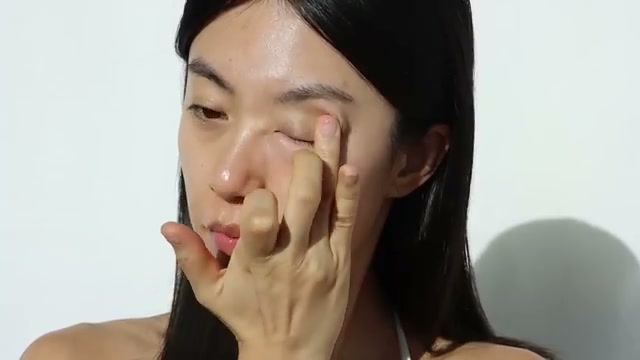 @haleykimaking reviewing Bobbi Brown Color Corrector at 01:31 in a YouTube Shorts video
