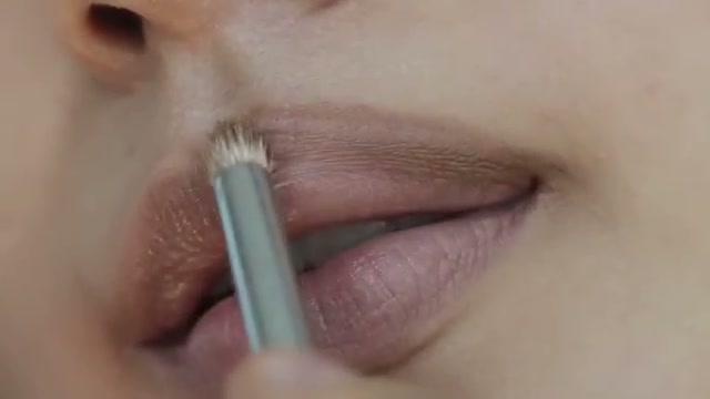 @haleykimaking reviewing Dior Backstage Small Eyeshadow Blending Brush N° 22 at 14:56 in a YouTube Shorts video