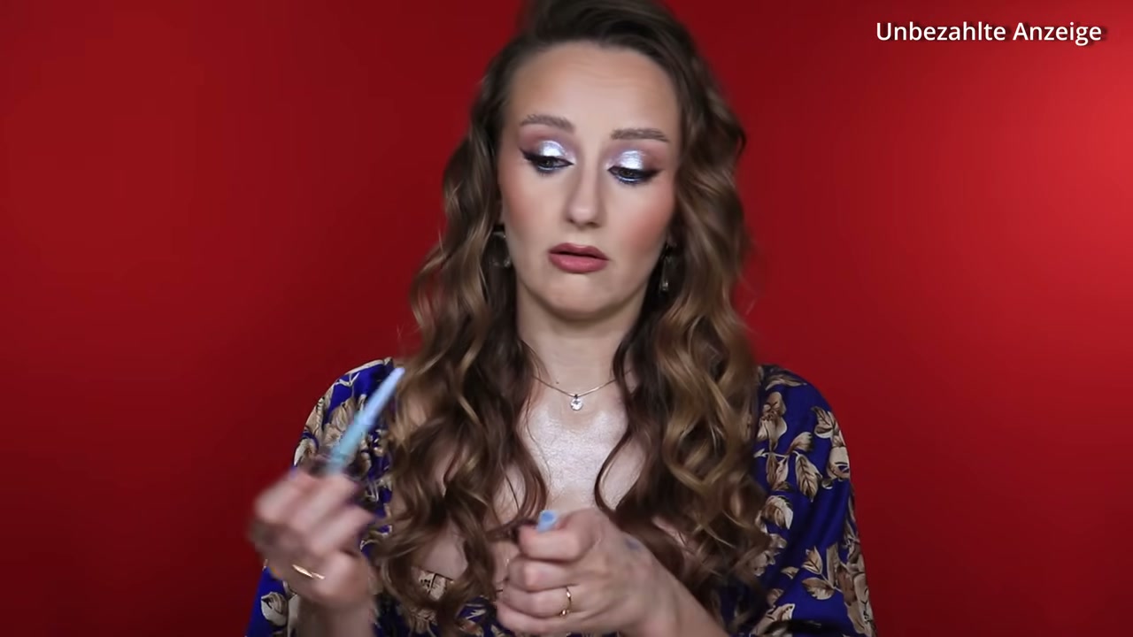 @helgamua reviewing Max Factor Masterpiece Wow Liner Waterproof at 30:17 in a YouTube Shorts video