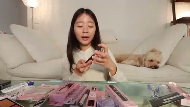 @hjevelynvlogs reviewing L.A. Colors Matte Bronzer at 06:37 in a YouTube Shorts video