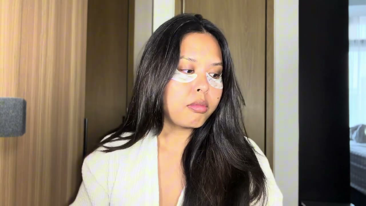 LES BEIGES Healthy Glow Foundation Hydration and Longwear