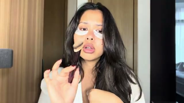 Ambient Soft Glow Foundation Brush