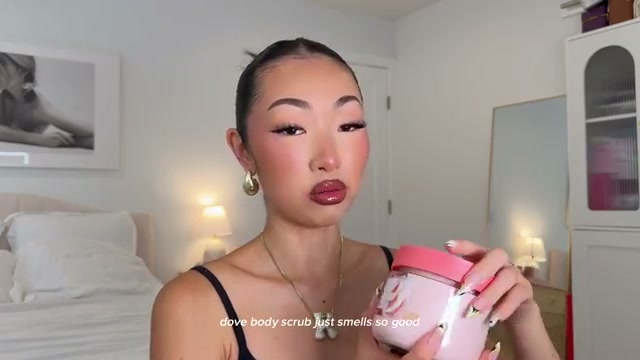 @itsbabykelz reviewing Dove Body Scrub at 03:19 in a YouTube Shorts video
