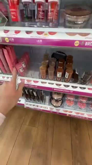 @itsbabykelz reviewing Essence Baby Got Bronze Liquid Bronzer at 00:47 in a YouTube Shorts video