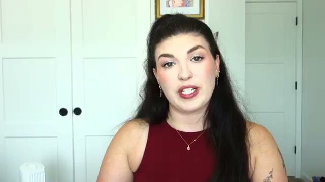 @itsjensworld14 reviewing Essence Cream Eyeshadow at 08:53 in a YouTube Shorts video