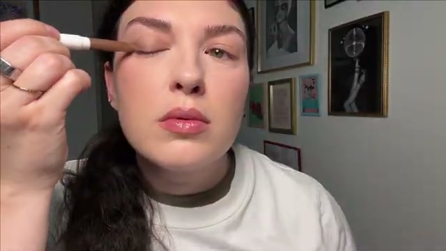 @itsjensworld14 reviewing ILIA Eye Stylus Shadow Stick at 02:42 in a YouTube Shorts video