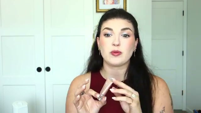 @itsjensworld14 reviewing ILIA Eye Stylus Shadow Stick at 06:25 in a YouTube Shorts video
