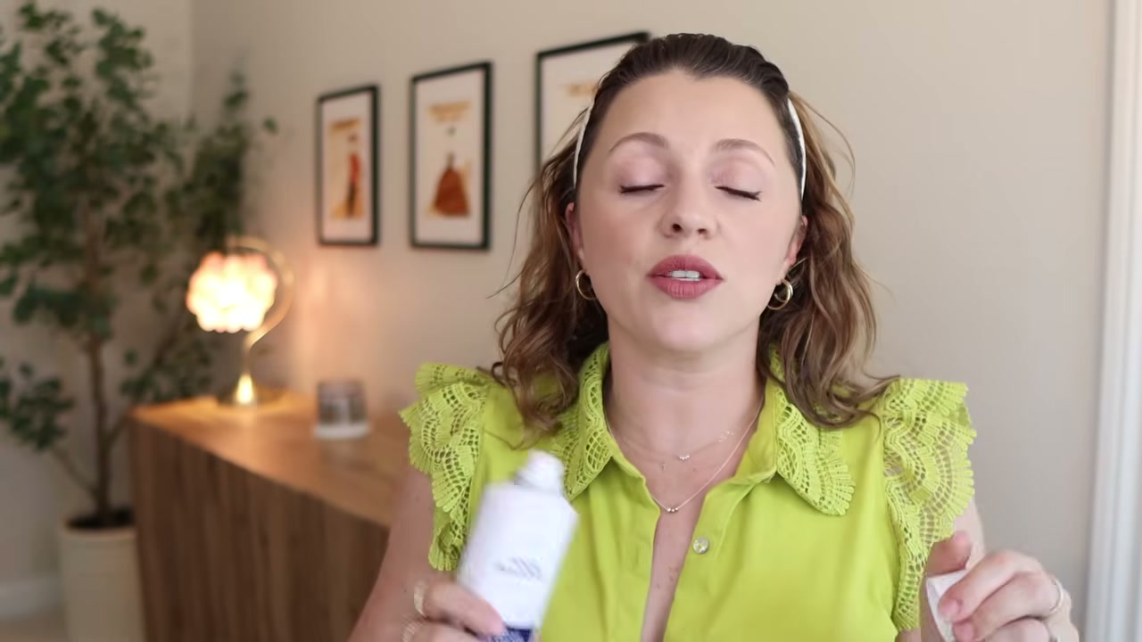@itsjessicabraun reviewing Four Reasons Extra Strong Finishing Spray at 17:27 in a YouTube Shorts video