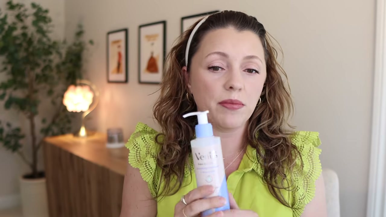 @itsjessicabraun reviewing Gillette Venus Shave Oil at 02:07 in a YouTube Shorts video