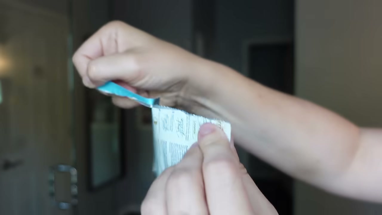 @itsjessicabraun reviewing Lumineux Whitening Strips at 06:21 in a YouTube Shorts video