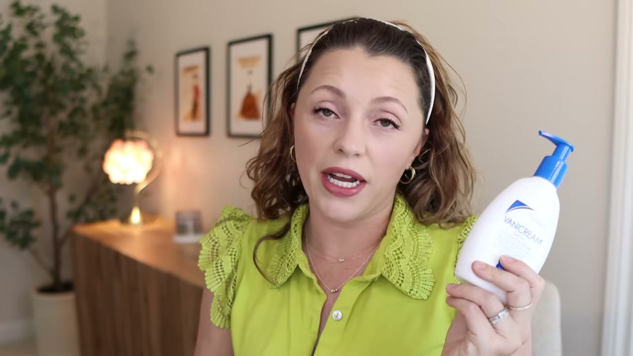 @itsjessicabraun reviewing Vanicream Facial Cleanser at 05:42 in a YouTube Shorts video