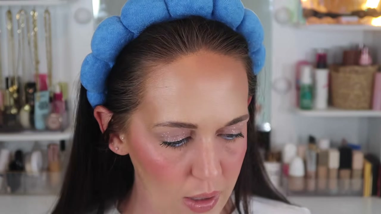 @itsjuststephslife reviewing CoverGirl TruBlend Skin Enhancer Baked Luminous Bronzer at 54:56 in a YouTube Shorts video