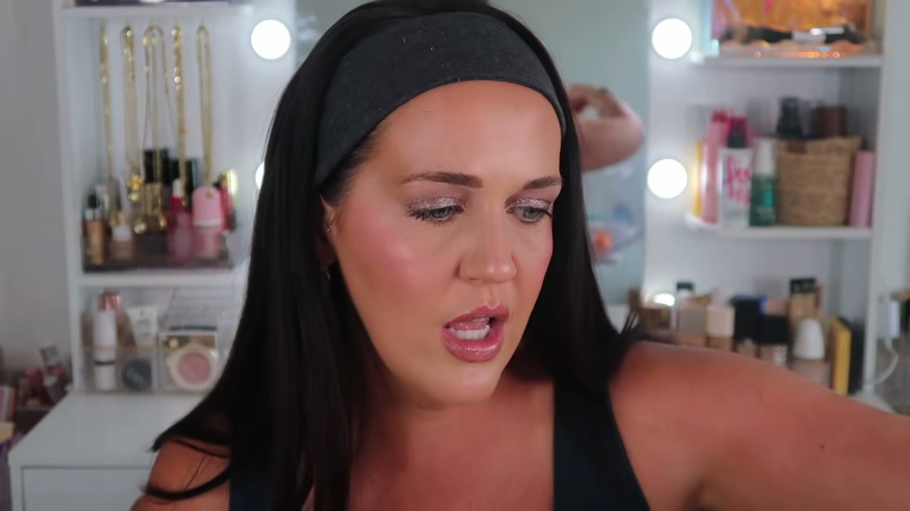 @itsjuststephslife reviewing eos Body Wash at 26:48 in a YouTube Shorts video