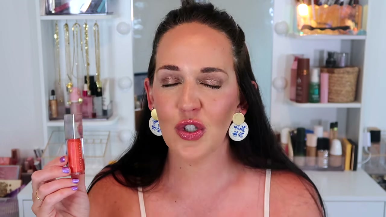 @itsjuststephslife reviewing Fenty Beauty Gloss Bomb at 18:02 in a YouTube Shorts video