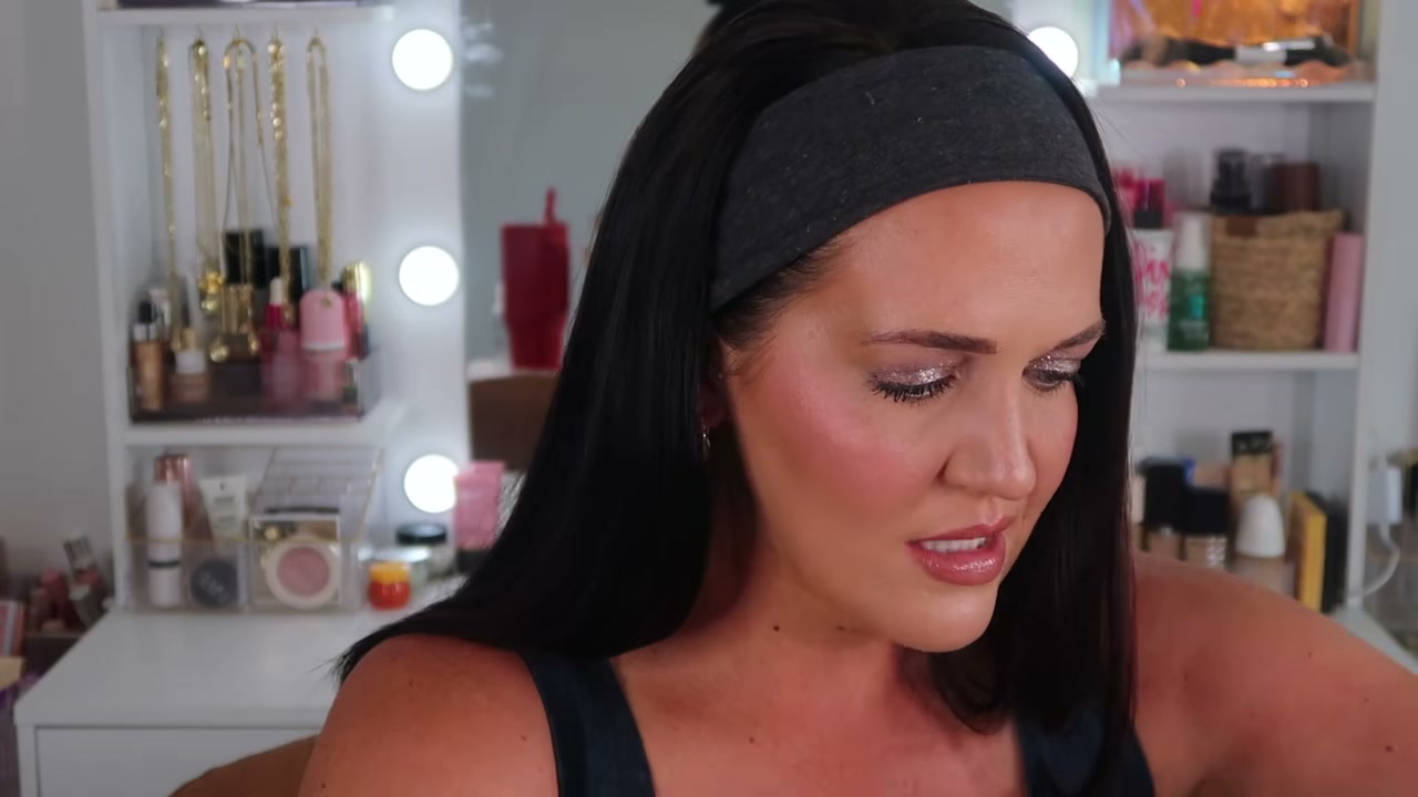 @itsjuststephslife reviewing OGX Coconut Miracle Oil at 07:40 in a YouTube Shorts video