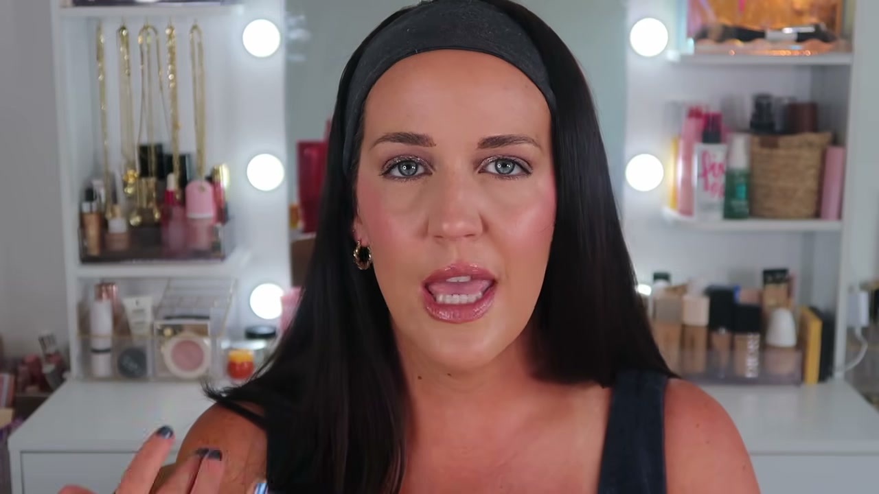 @itsjuststephslife reviewing Youth to the People Kale Spinach Cleanser at 31:53 in a YouTube Shorts video