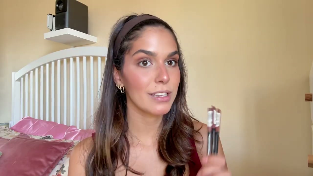 @itslifebycat reviewing Essence 8-Hour Matte Comfort Lip Liner at 14:13 in a YouTube Shorts video