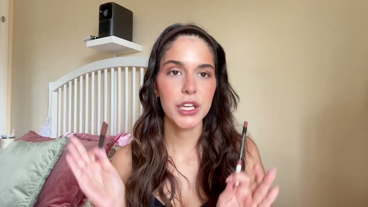 @itslifebycat reviewing Essence 8H Matte Comfort Lipliner at 08:18 in a YouTube Shorts video