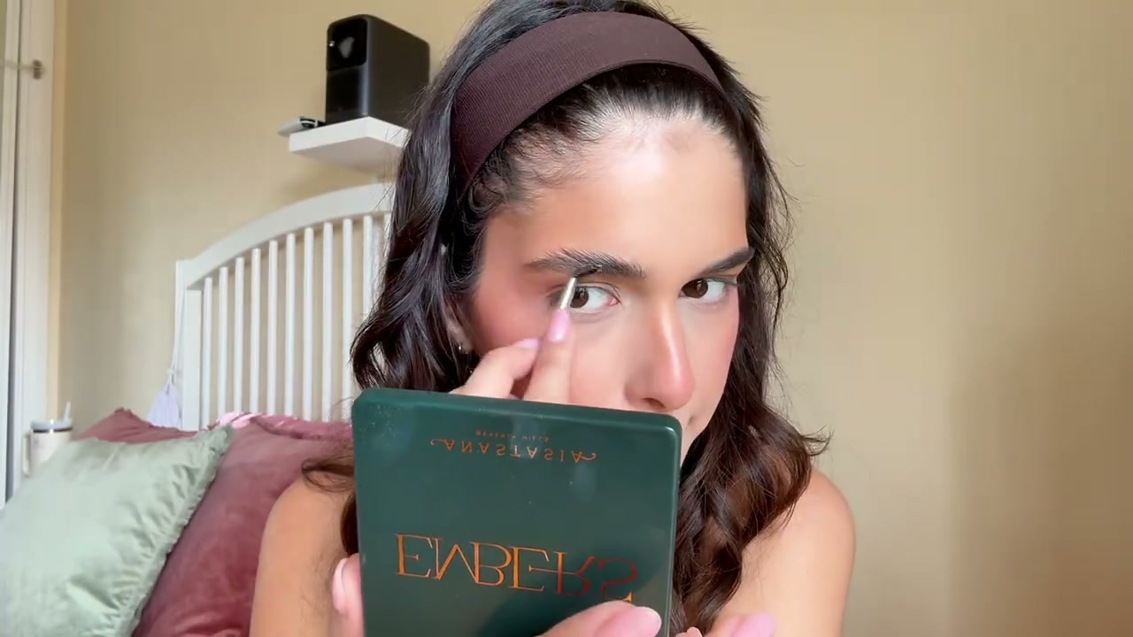 @itslifebycat reviewing Essence Brow Lifting Gel Set at 07:26 in a YouTube Shorts video