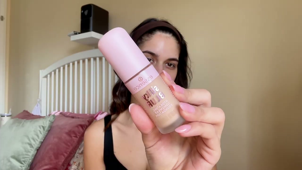 Silky Blur Hydrating Longwear Foundation