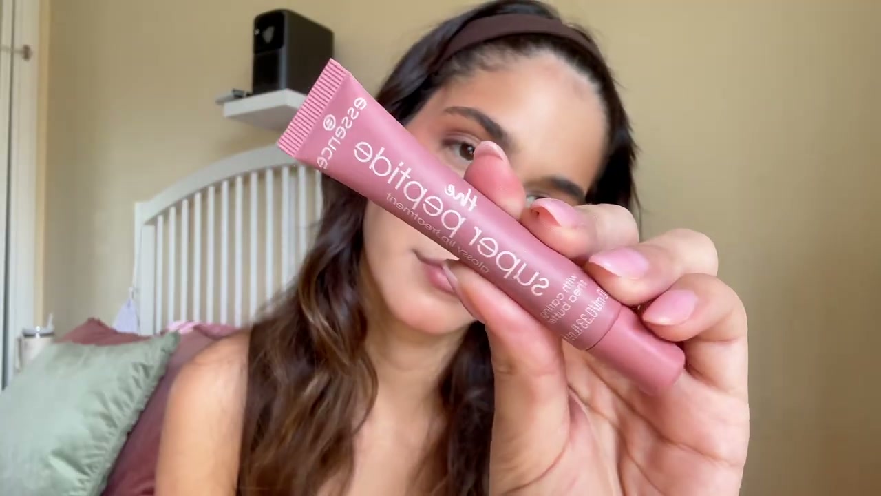 The Super Peptide Glossy Lip Treatment