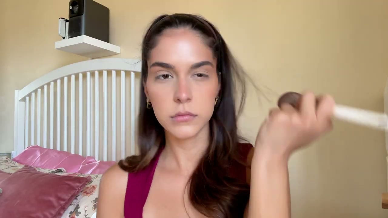 @itslifebycat reviewing MAKEUP BY MARIO Bronzer at 06:31 in a YouTube Shorts video