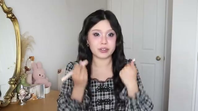 @j.uuuuudy reviewing Beauty Glazed 4 in 1 Pen at 10:58 in a YouTube Shorts video