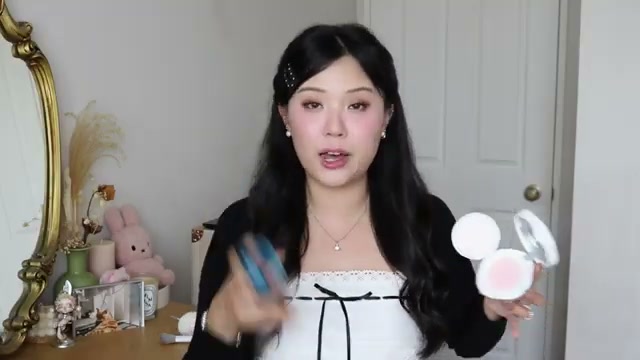j.uuuuudy mentioning Florasis Gorgeous Peach Blossom Powder at 17:26 in their YouTube video